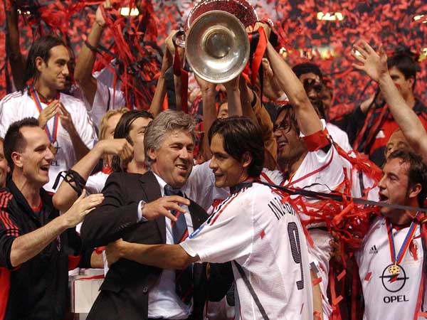 Hàng hậu vệ trong đội hình AC Milan vô địch C1 năm 2007